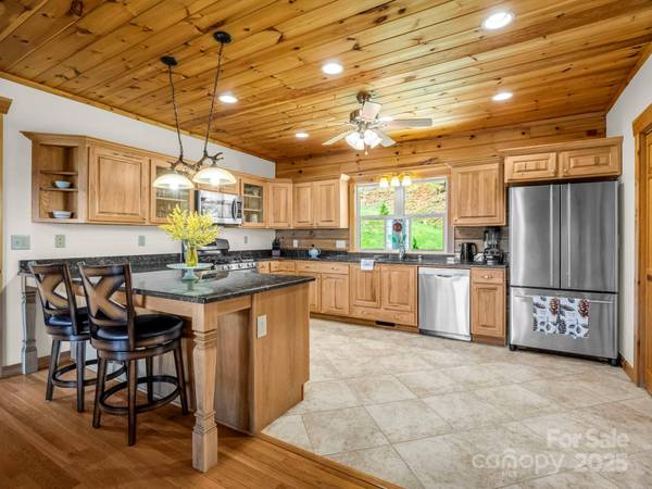 537 Summit Pkwy, Bostic, NC 28018