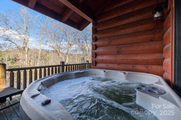 1029 Rainbow CIR, Lake Lure, NC 28746