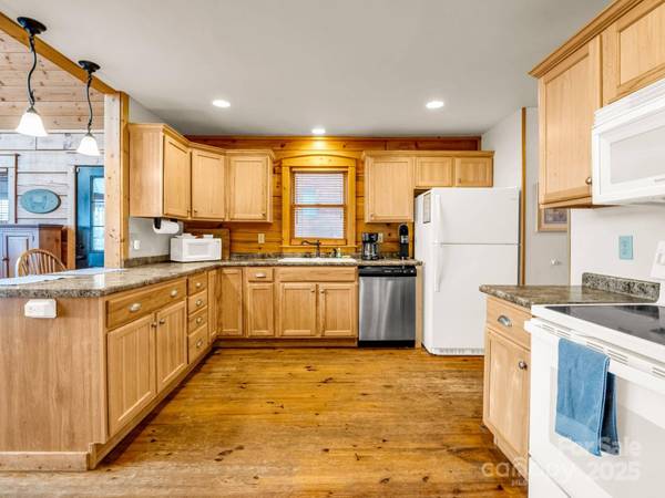 161 Scenic Wolf DR, Mars Hill, NC 28754