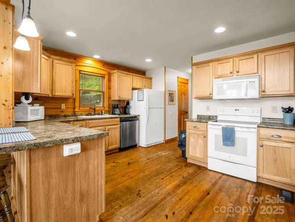 161 Scenic Wolf DR, Mars Hill, NC 28754