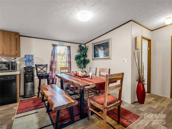 221 Turkey Pen Gap RD, Horse Shoe, NC 28742