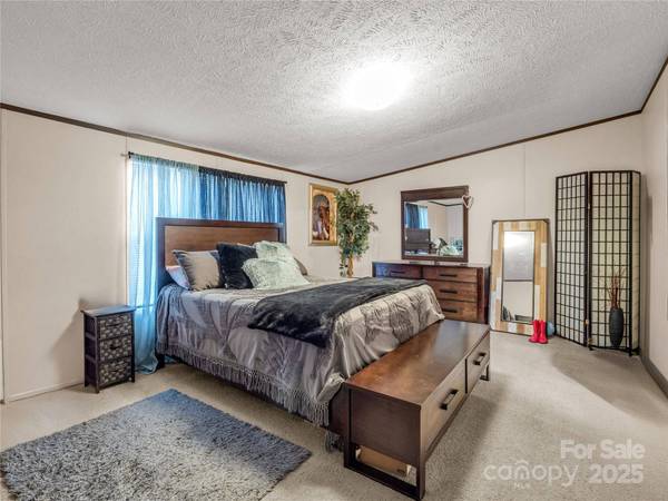 221 Turkey Pen Gap RD, Horse Shoe, NC 28742