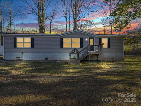 221 Turkey Pen Gap RD, Horse Shoe, NC 28742