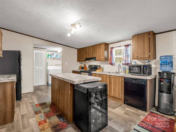 221 Turkey Pen Gap RD, Horse Shoe, NC 28742