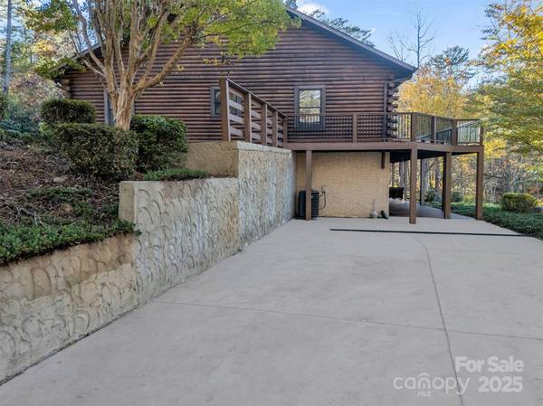 134 Raleigh DR, Lake Lure, NC 28746