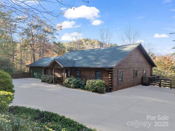 134 Raleigh DR, Lake Lure, NC 28746