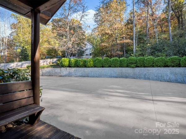134 Raleigh DR, Lake Lure, NC 28746