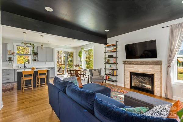 40 Ted Linn DR, Fairview, NC 28730