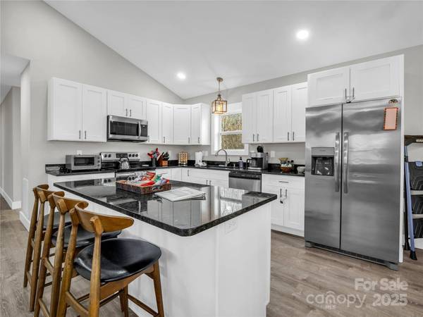 109 Elf Haven LN, Weaverville, NC 28787