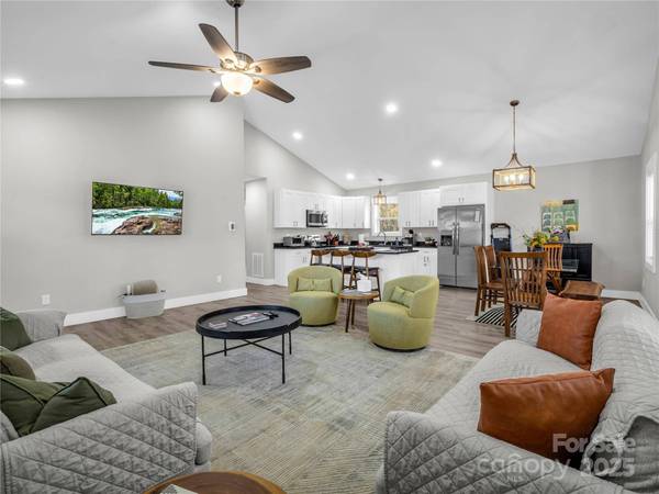 109 Elf Haven LN, Weaverville, NC 28787