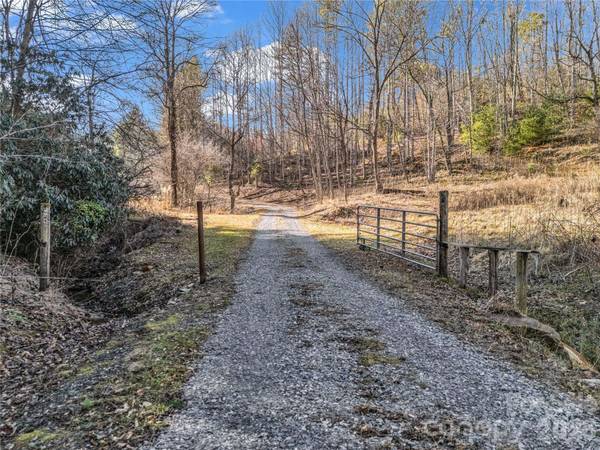 530 Mine Creek RD, Bakersville, NC 28705