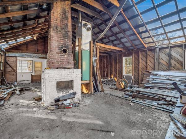 530 Mine Creek RD, Bakersville, NC 28705