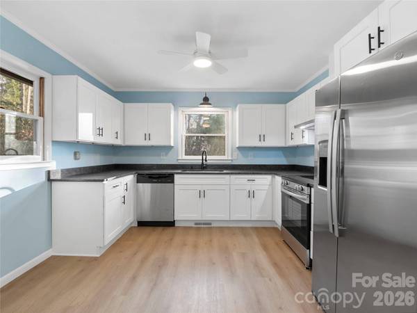 81 Fairview HTS, Waynesville, NC 28786