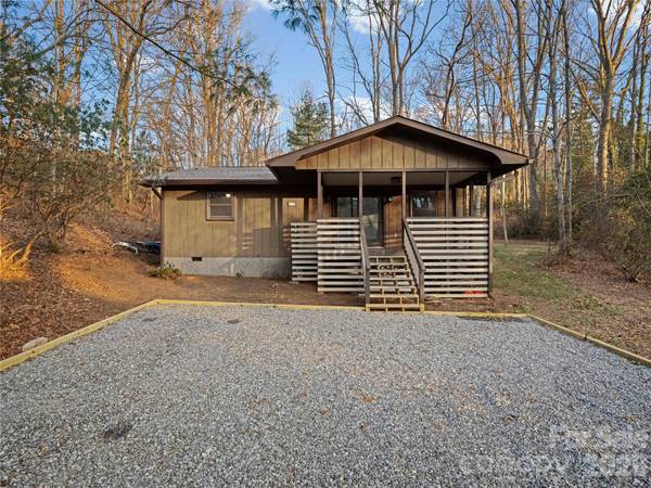 81 Fairview HTS, Waynesville, NC 28786
