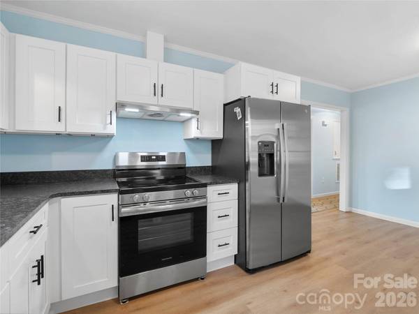 81 Fairview HTS, Waynesville, NC 28786