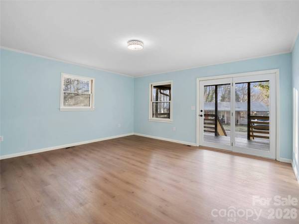 81 Fairview HTS, Waynesville, NC 28786