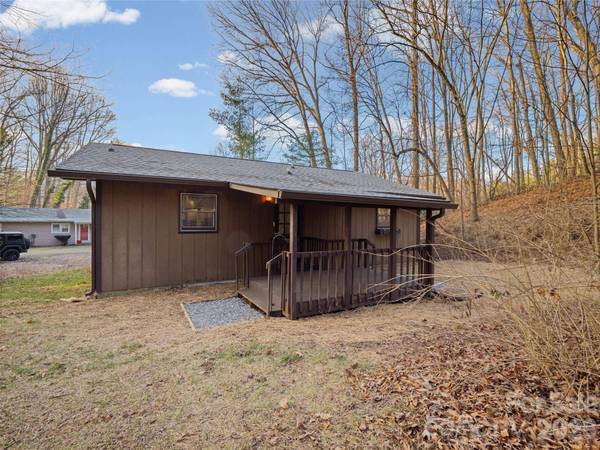 81 Fairview HTS, Waynesville, NC 28786