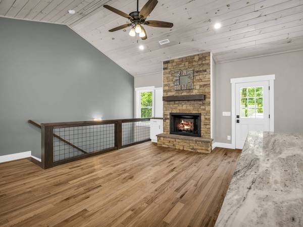 38 Scenic View Dr, Hendersonville, NC 28792-8227