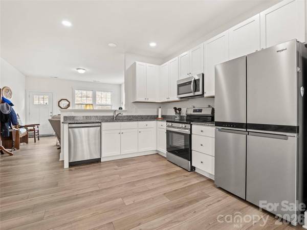 244 Slade LN, Black Mountain, NC 28711