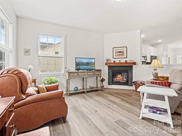 244 Slade LN, Black Mountain, NC 28711