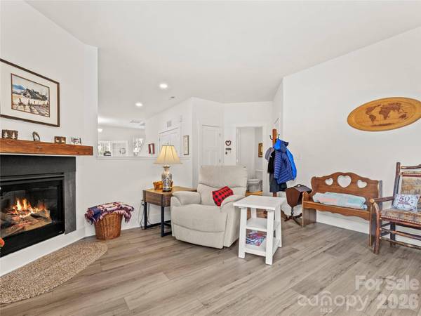 244 Slade LN, Black Mountain, NC 28711