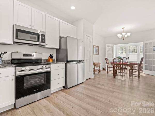 244 Slade LN, Black Mountain, NC 28711