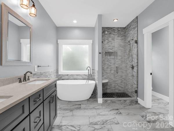 38 Scenic View DR, Hendersonville, NC 28792