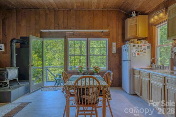 1712 Little Creek RD, Hot Springs, NC 28743