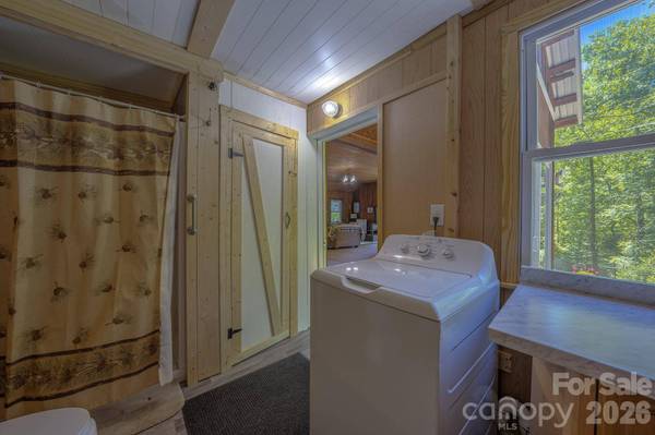 1712 Little Creek RD, Hot Springs, NC 28743