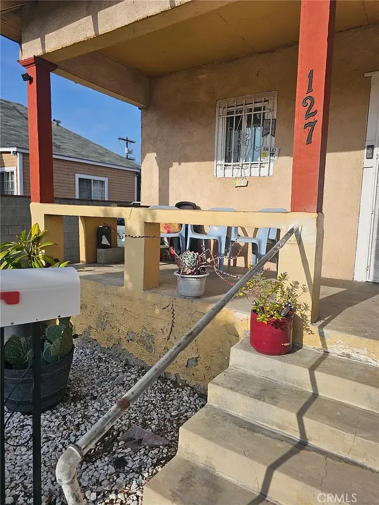 302 N Riverside Ave, Rialto, CA 92376-5926