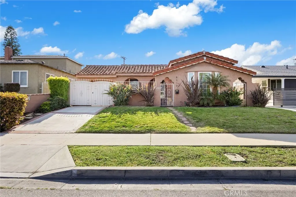 8319 S Van Ness Ave, Inglewood, CA 90305-1546