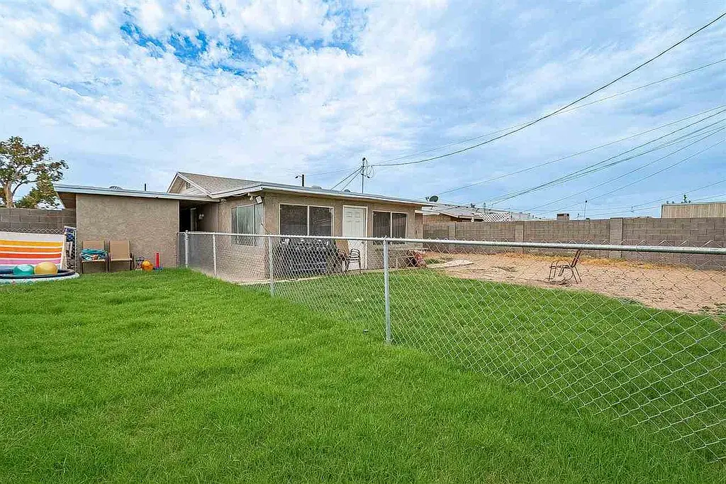 2028 E 26th St, Yuma, AZ 85365-3138