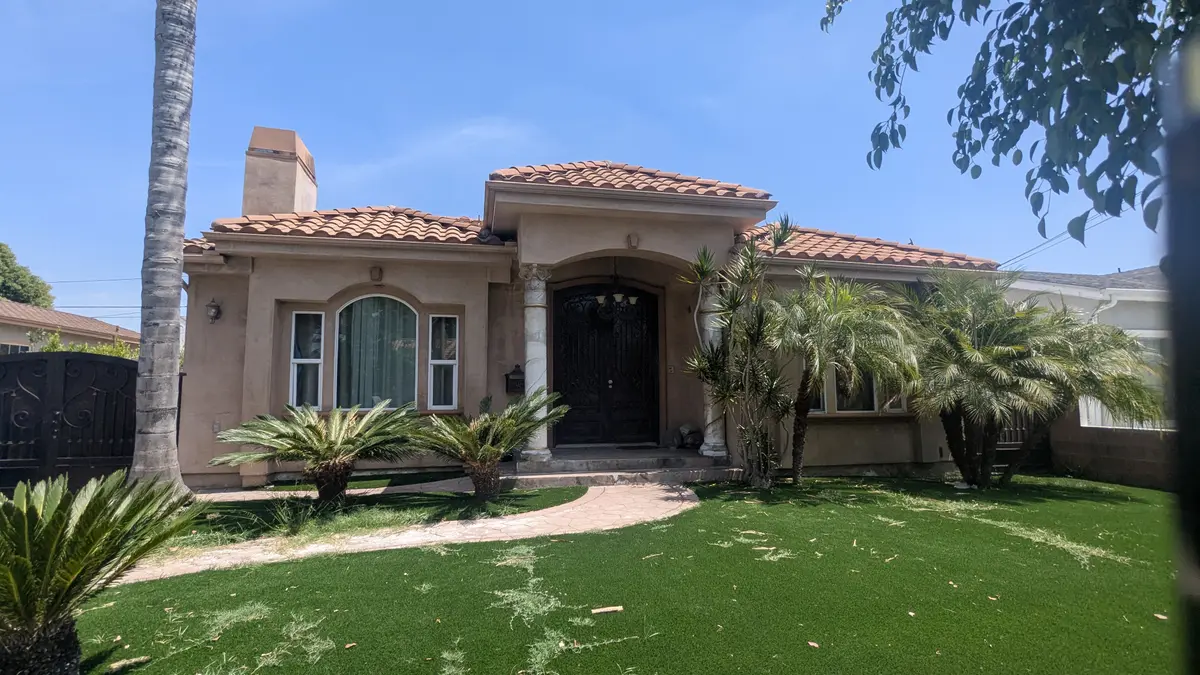 7915 Harper Ave, Downey, CA 90241-2215