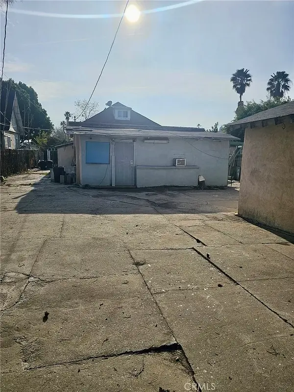 302 N Riverside Ave, Rialto, CA 92376-5926