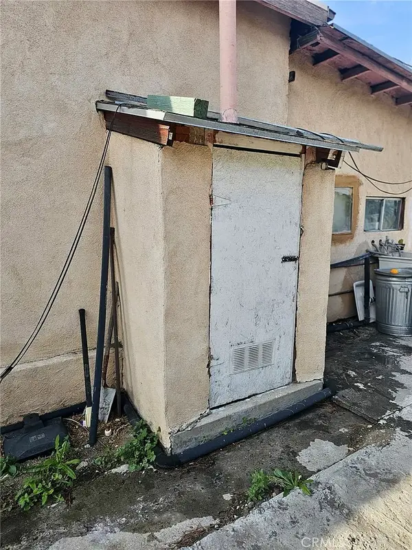 302 N Riverside Ave, Rialto, CA 92376-5926