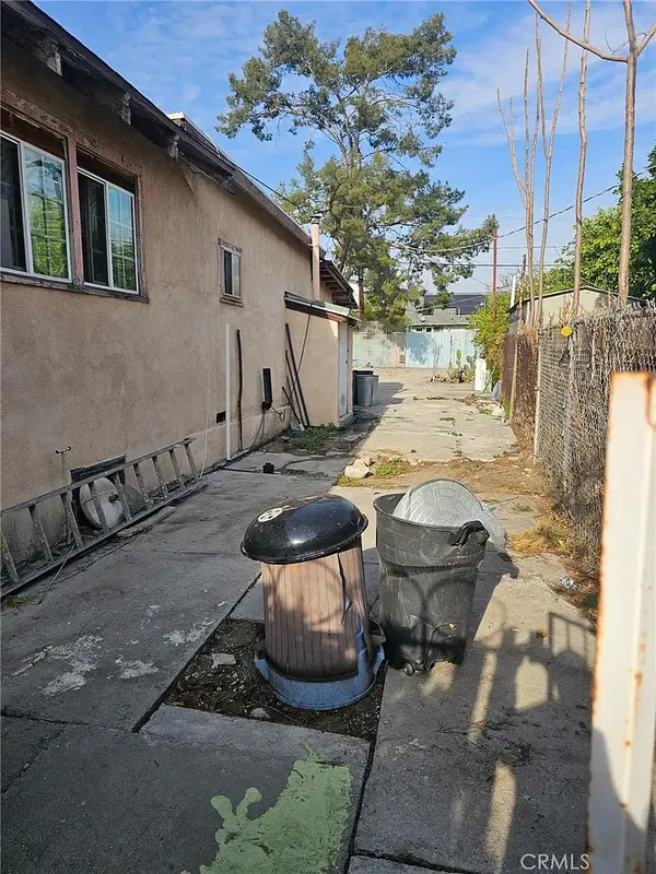 302 N Riverside Ave, Rialto, CA 92376-5926