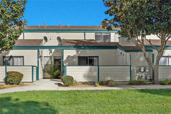 44544 15th E #11, Lancaster, CA 93535