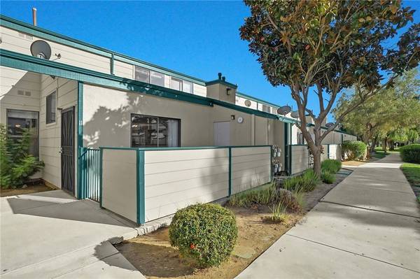 44544 15th E #11, Lancaster, CA 93535