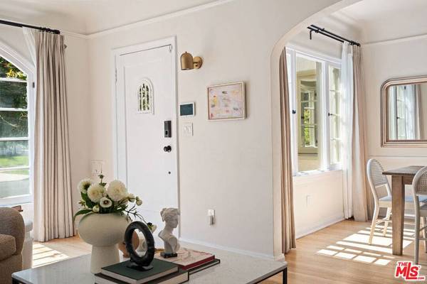 1511 Carmona AVE, Los Angeles, CA 90019