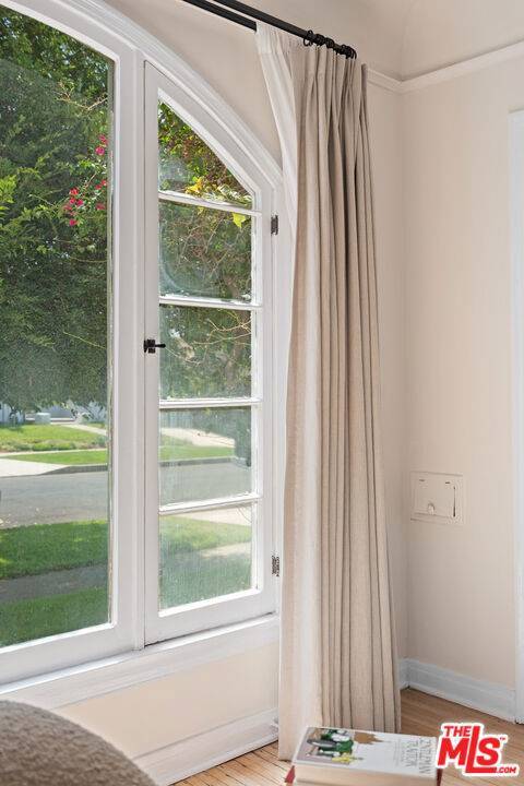 1511 Carmona AVE, Los Angeles, CA 90019