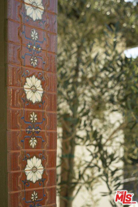 2272 Moreno DR, Los Angeles, CA 90039