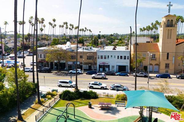 2216 W Jefferson BLVD, Los Angeles, CA 90018