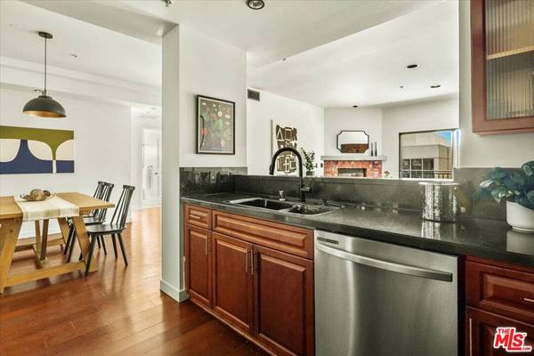 417 S Westmoreland AVE #404, Los Angeles, CA 90020