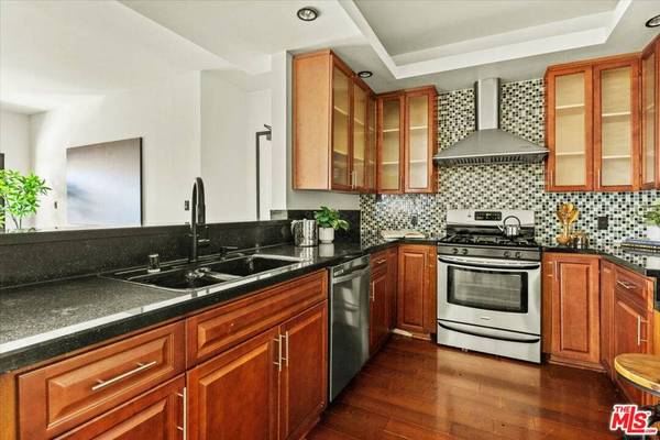 417 S Westmoreland AVE #404, Los Angeles, CA 90020