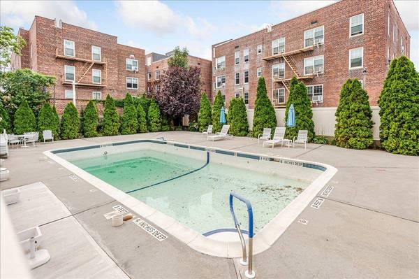 150 S Ocean AVE #4-H, Freeport, NY 11520