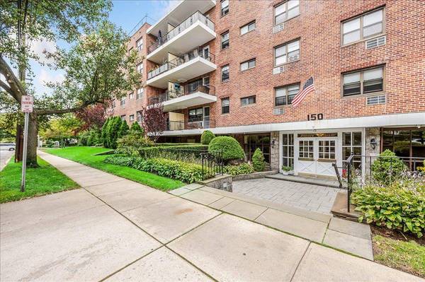 150 S Ocean AVE #4-H, Freeport, NY 11520