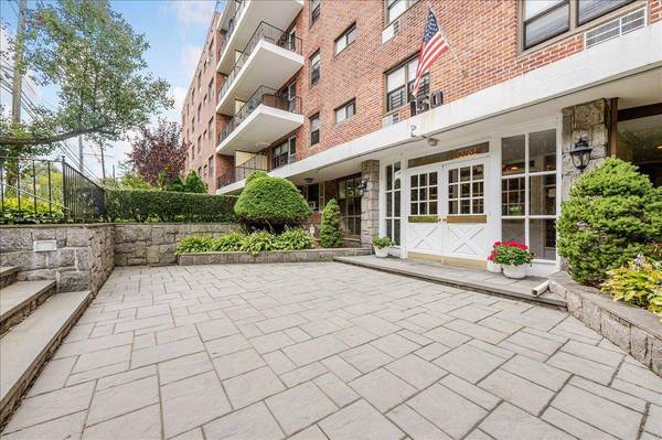 150 S Ocean AVE #4-H, Freeport, NY 11520