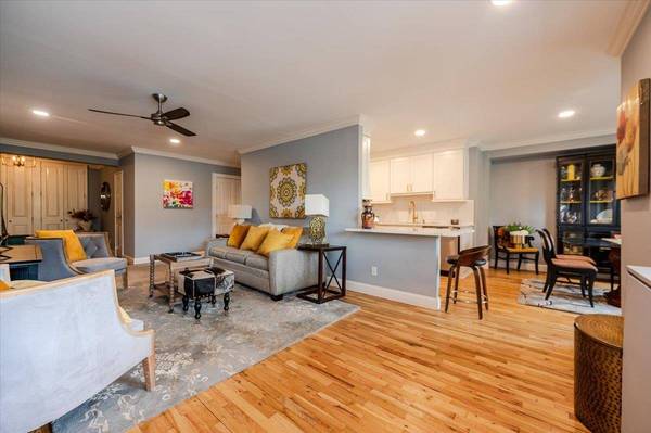 10 Lenox RD #3-M, Rockville Centre, NY 11570