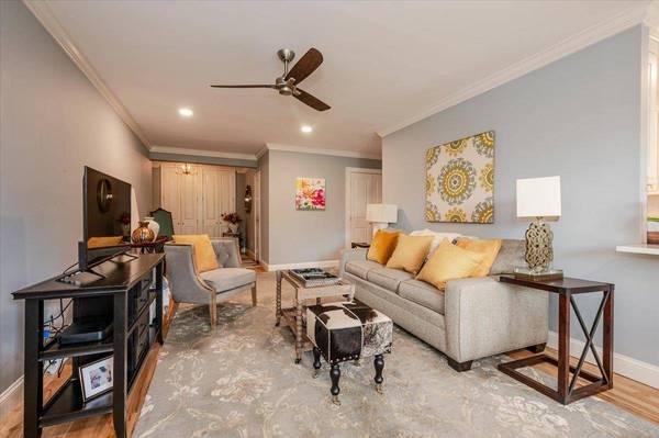 10 Lenox RD #3-M, Rockville Centre, NY 11570