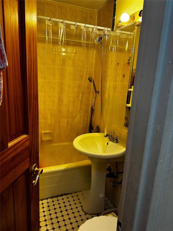 87-20 175th ST #6-J, Jamaica, NY 11432